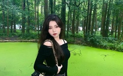 一女被多男玩前后夹击